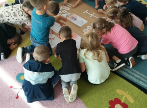 Drzewo Dobrych Relacji – Biedronki uczą się być razem.