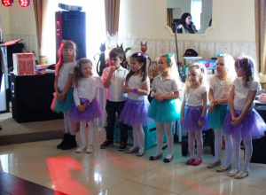Grupa taneczna uczestniczyła w charytatywnym Festynie Rodzinnym w Rozprzy pn. „Gramy dla Michała”.