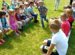 „Ruch to zdrowie i zabawa!” – Zabawy i konkursy w ogrodzie przedszkolnym.