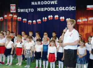 „Co to jest niepodległość teraz wiem już na pewno. Każde dziecko dziś woła to polski dom, polska szkoła. Co to jest niepodległość teraz wiem już na pewno…”
