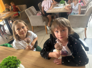 Wyjście na lody dzieci z grupy "Pszczółki"