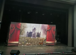 Wycieczka przedszkolaków na spektakl muzyczny „Królestwo Małych Serc”