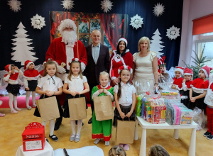 Podziękowanie dla laureatów konkursów wokalnych.