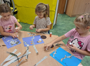 Realizacja zajęć plastycznych w Przedszkolu Samorządowym w Gorzkowicach.