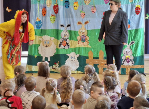 Teatr Magik z przedstawieniem „Zagubiona pisanka” w Przedszkole Samorządowym w Gorzkowicach.