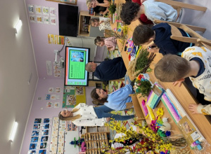 Wielkanocne warsztaty z rodzicami w grupie Słoneczka.