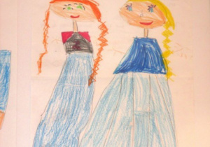 Rysunek wykonany przez dziecko przedstwia dwie dziewczynki